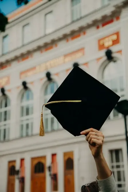 Uczennica podczas indywidualnych zajęć z korepetytorką